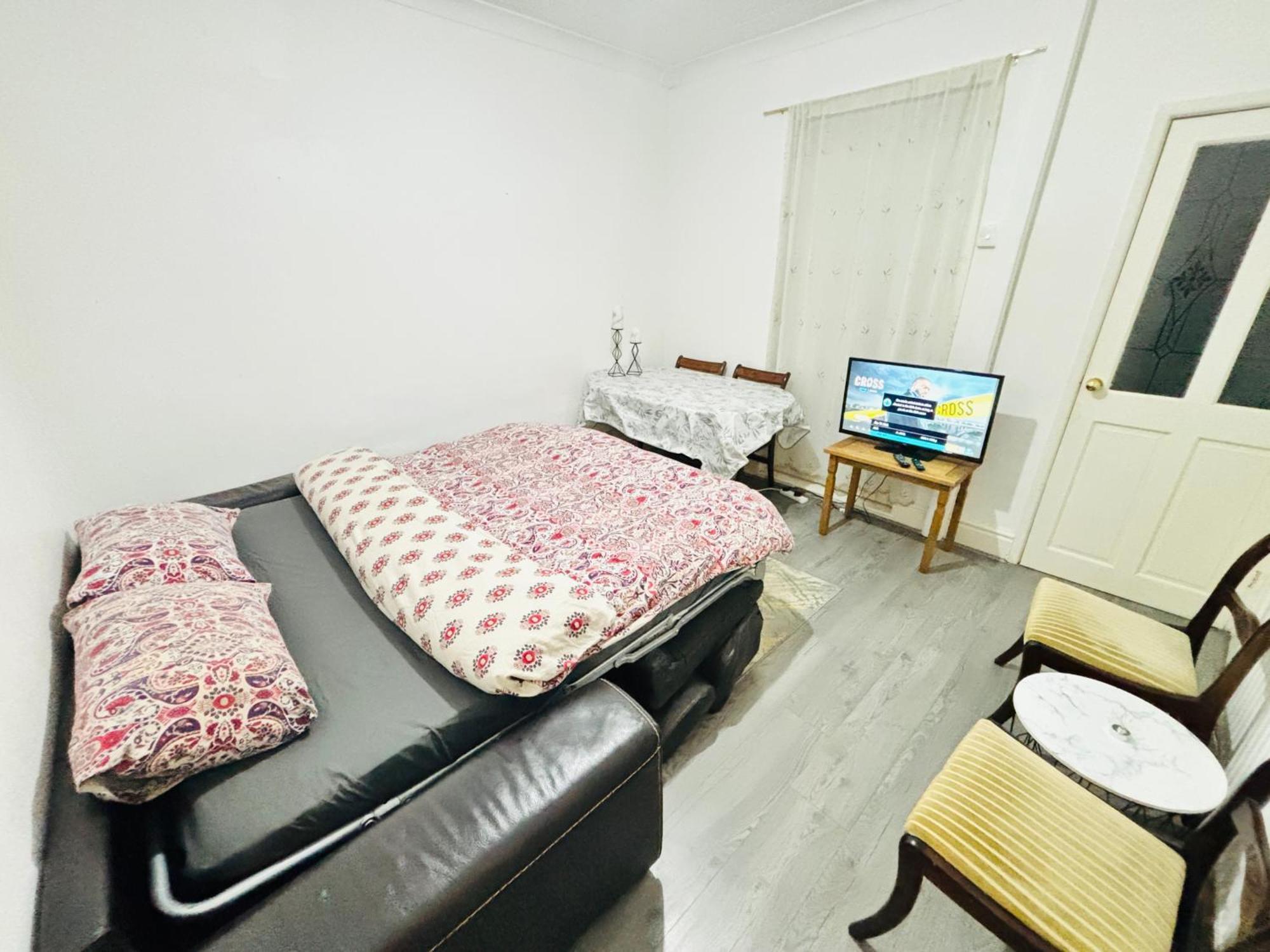 Entire 3 Bedroom House- Free Parking Ливерпуль Экстерьер фото